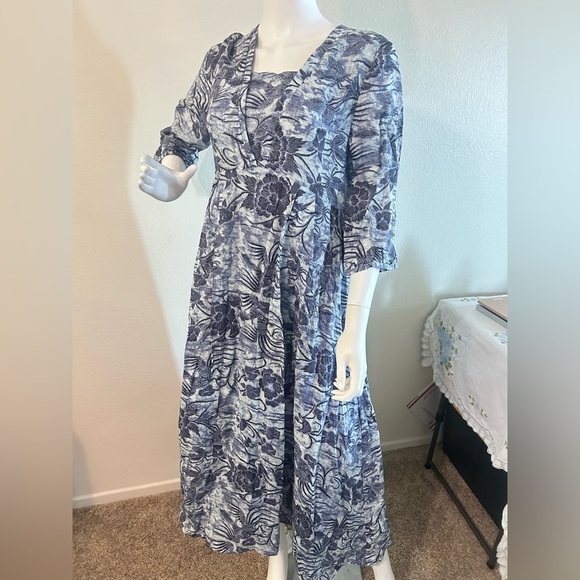 Vivían Liu Loose-Fitting Floral Patterned
Wide-Leg Dress - Picture 5 of 9